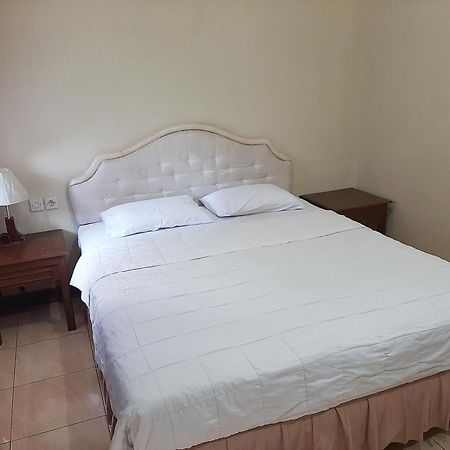 Ndalem Maharani Guest House ジョグジャカルタ エクステリア 写真