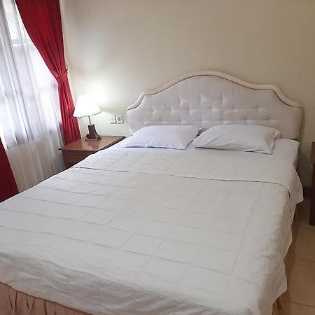Ndalem Maharani Guest House ジョグジャカルタ エクステリア 写真