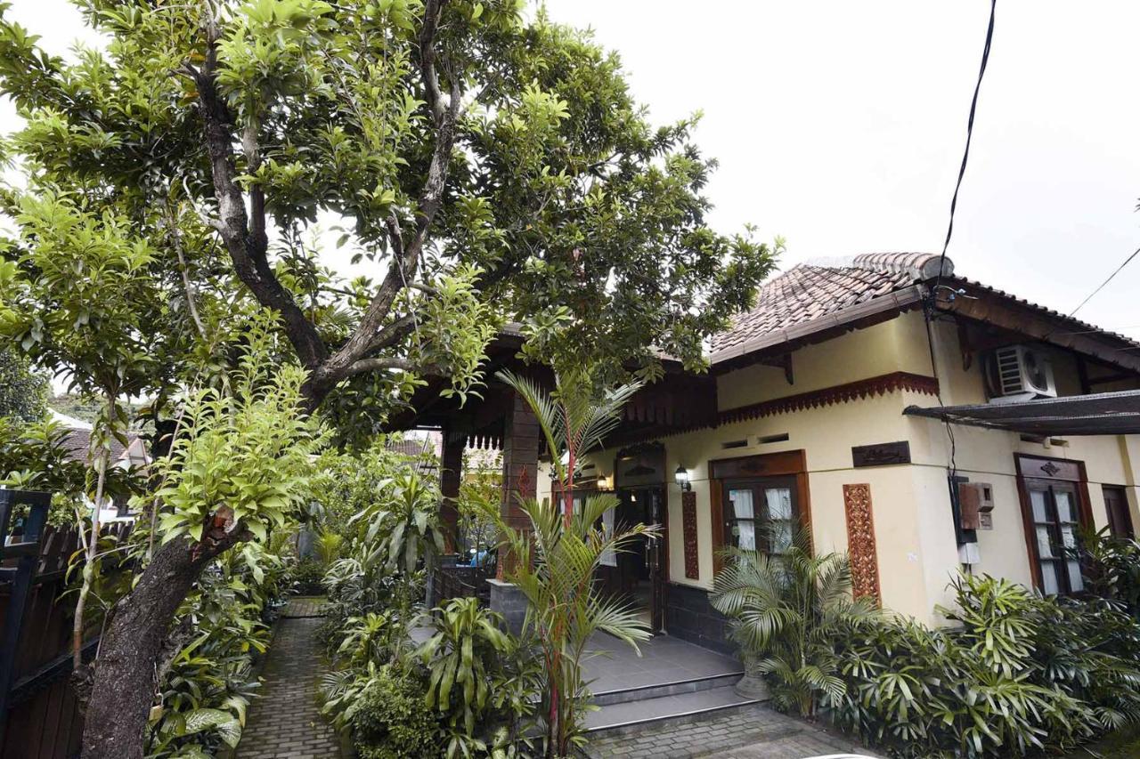 Ndalem Maharani Guest House ジョグジャカルタ エクステリア 写真