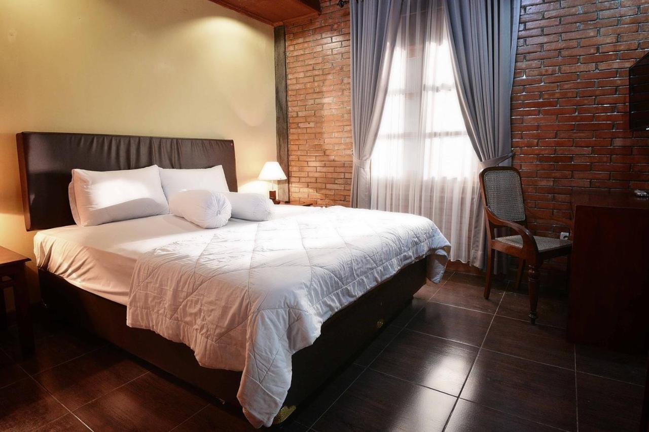 Ndalem Maharani Guest House ジョグジャカルタ エクステリア 写真