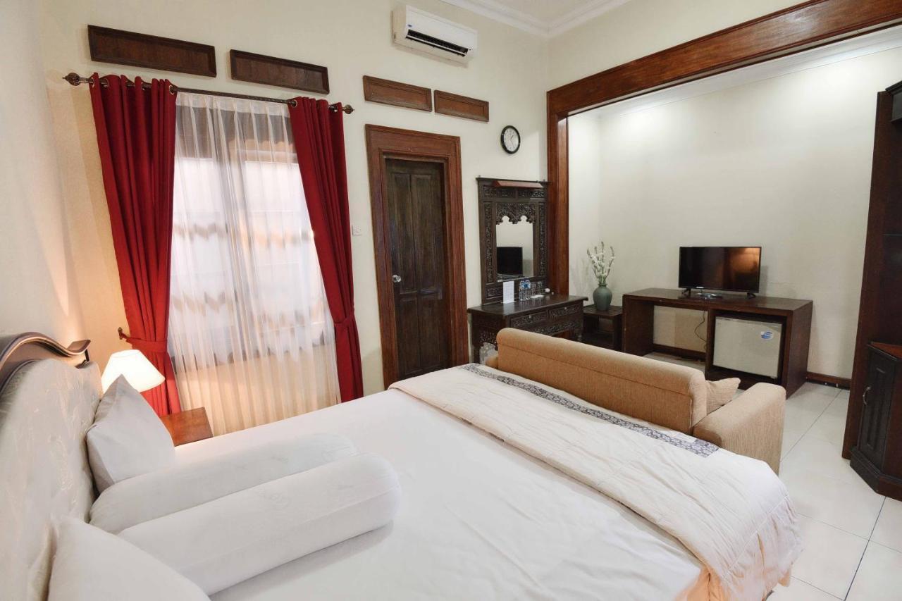 Ndalem Maharani Guest House ジョグジャカルタ エクステリア 写真