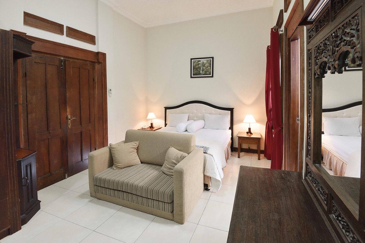 Ndalem Maharani Guest House ジョグジャカルタ エクステリア 写真