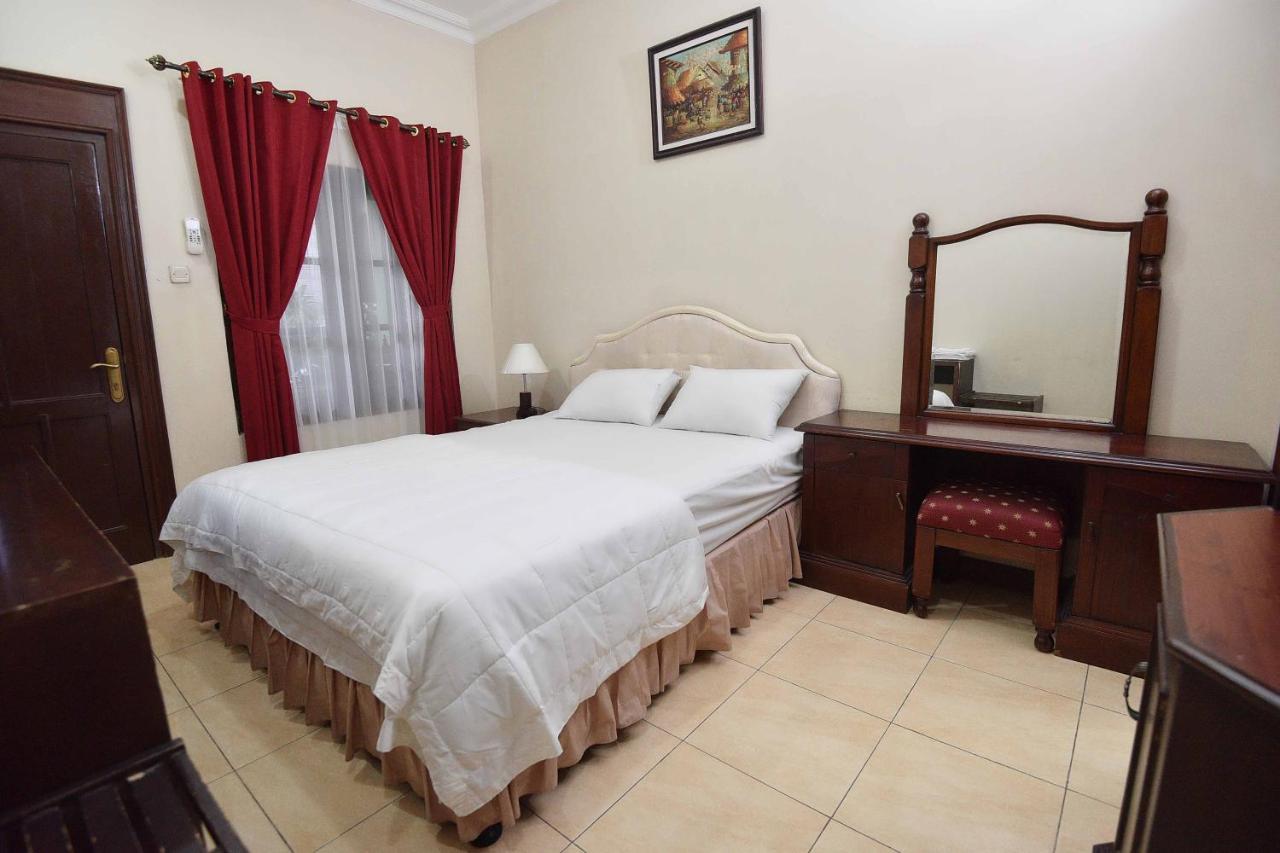 Ndalem Maharani Guest House ジョグジャカルタ エクステリア 写真