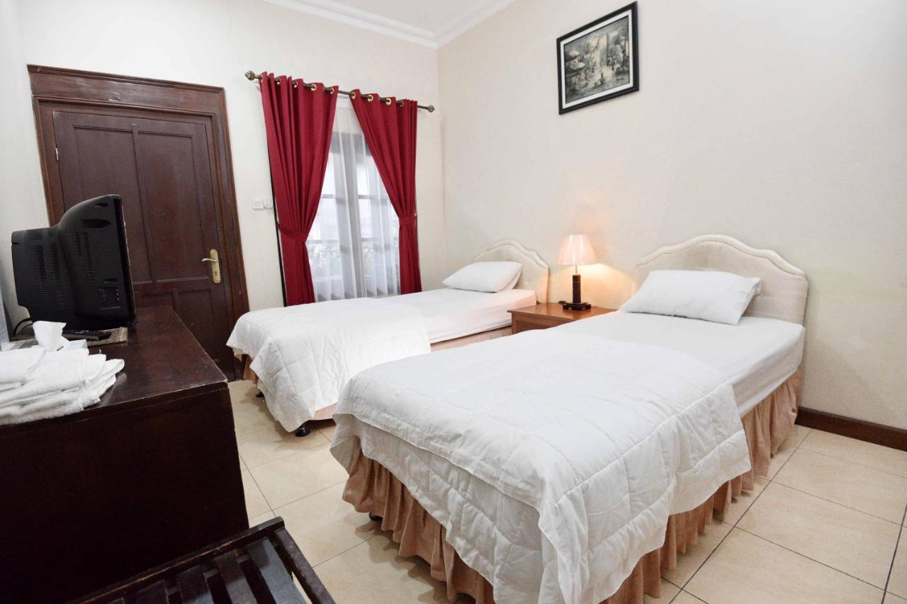 Ndalem Maharani Guest House ジョグジャカルタ エクステリア 写真