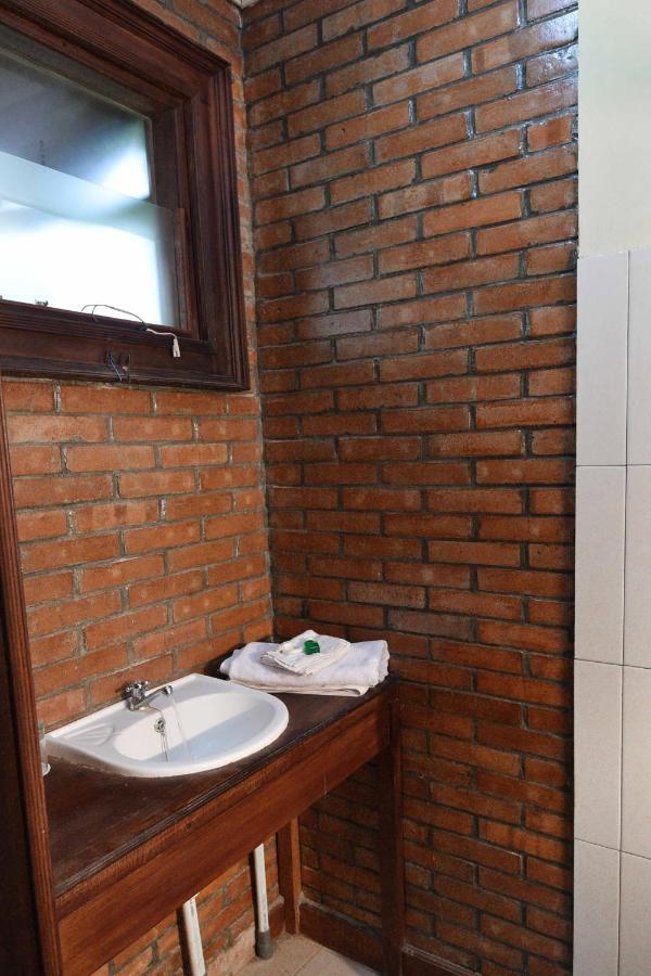 Ndalem Maharani Guest House ジョグジャカルタ エクステリア 写真