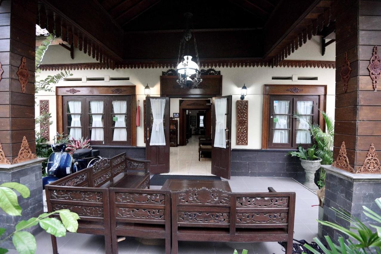 Ndalem Maharani Guest House ジョグジャカルタ エクステリア 写真