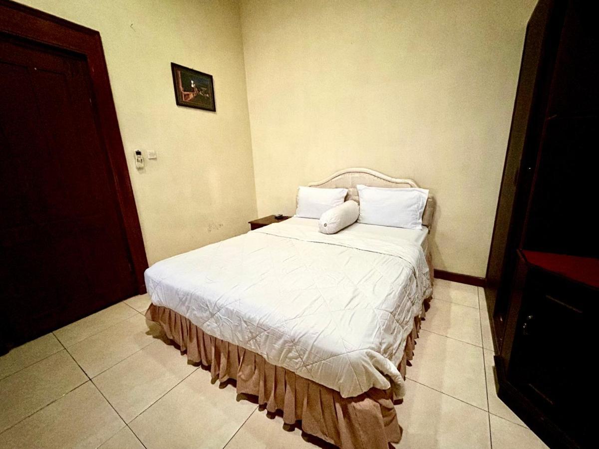 Ndalem Maharani Guest House ジョグジャカルタ エクステリア 写真