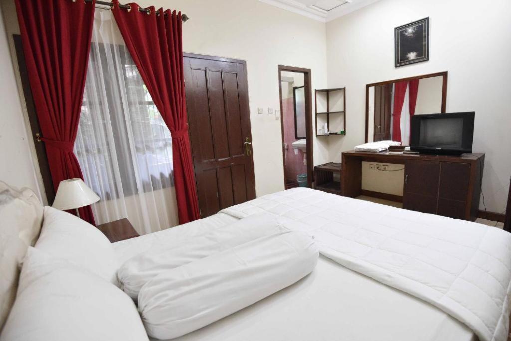 Ndalem Maharani Guest House ジョグジャカルタ エクステリア 写真