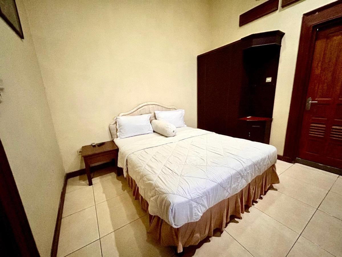 Ndalem Maharani Guest House ジョグジャカルタ エクステリア 写真