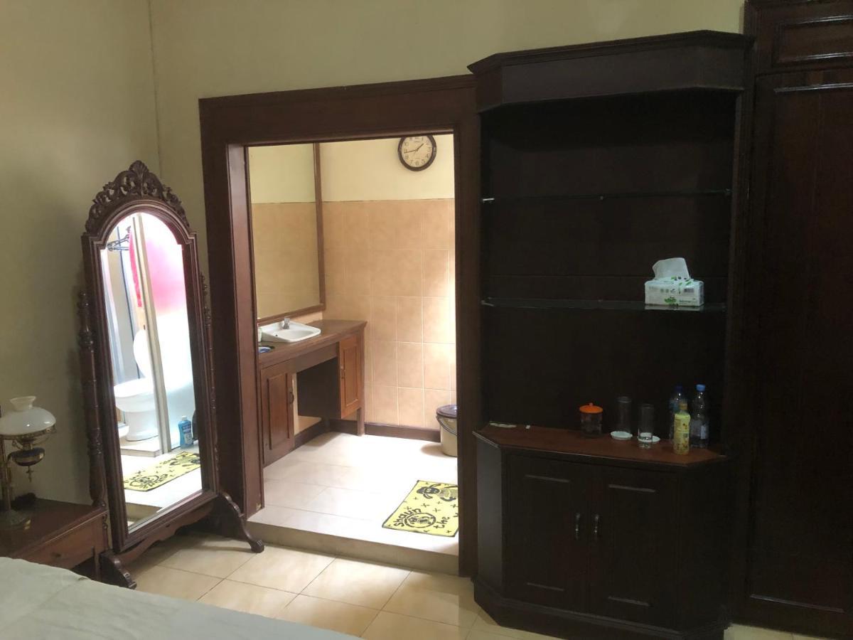 Ndalem Maharani Guest House ジョグジャカルタ エクステリア 写真