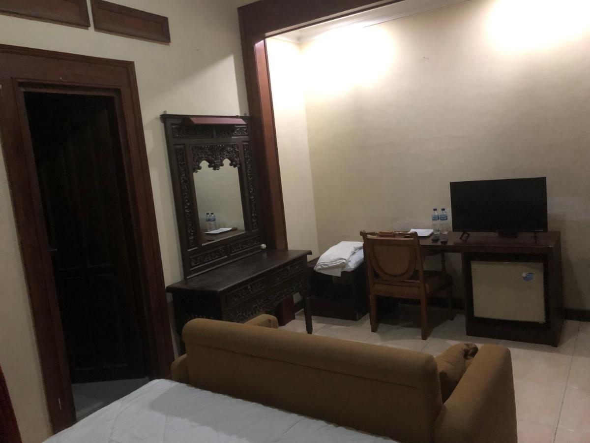 Ndalem Maharani Guest House ジョグジャカルタ エクステリア 写真