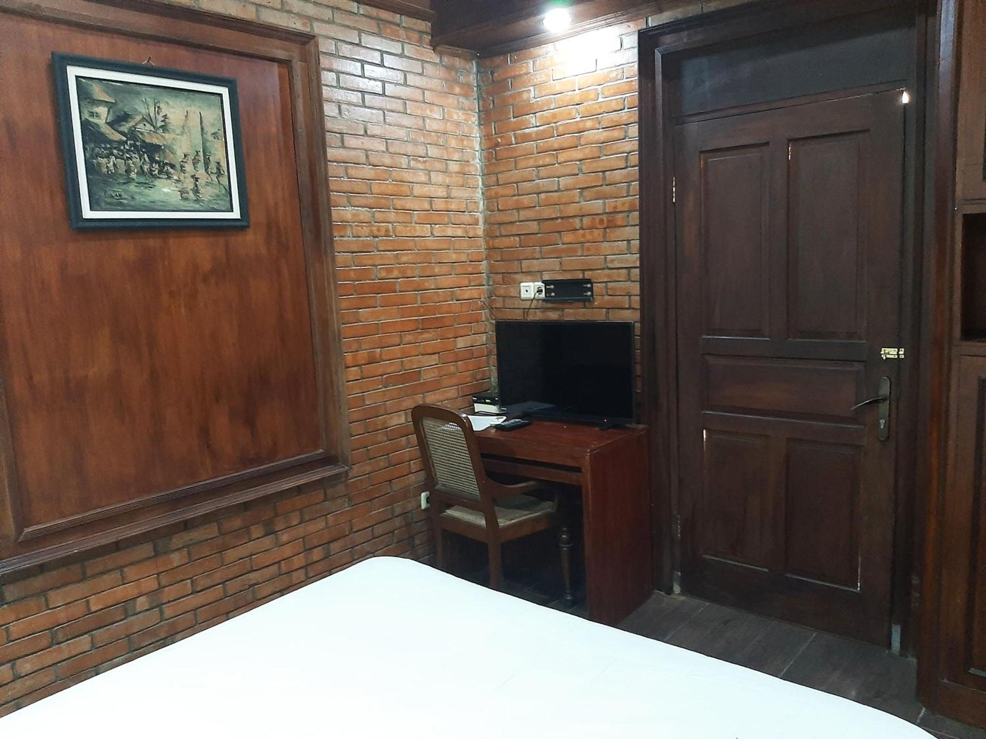 Ndalem Maharani Guest House ジョグジャカルタ エクステリア 写真
