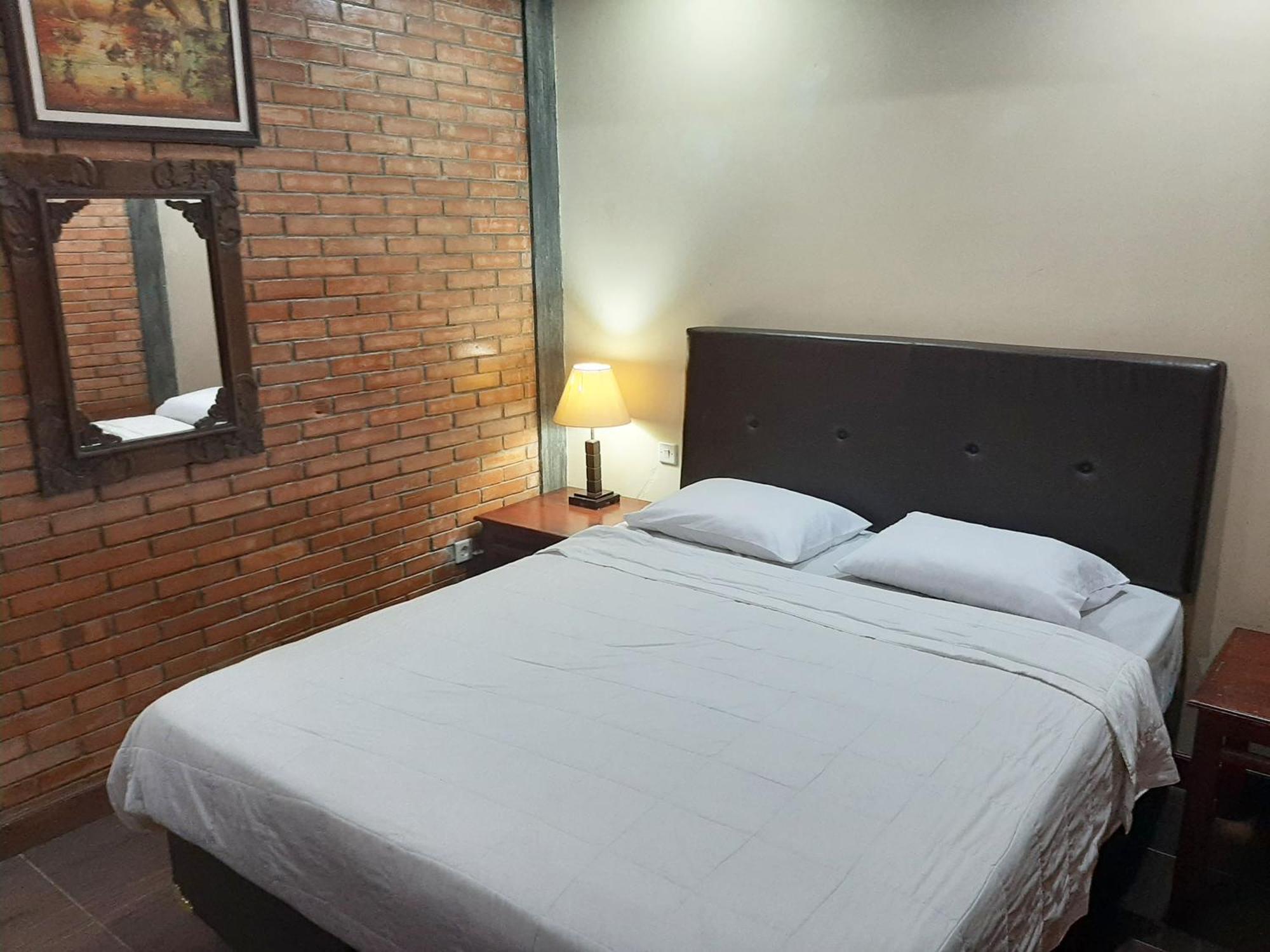 Ndalem Maharani Guest House ジョグジャカルタ エクステリア 写真